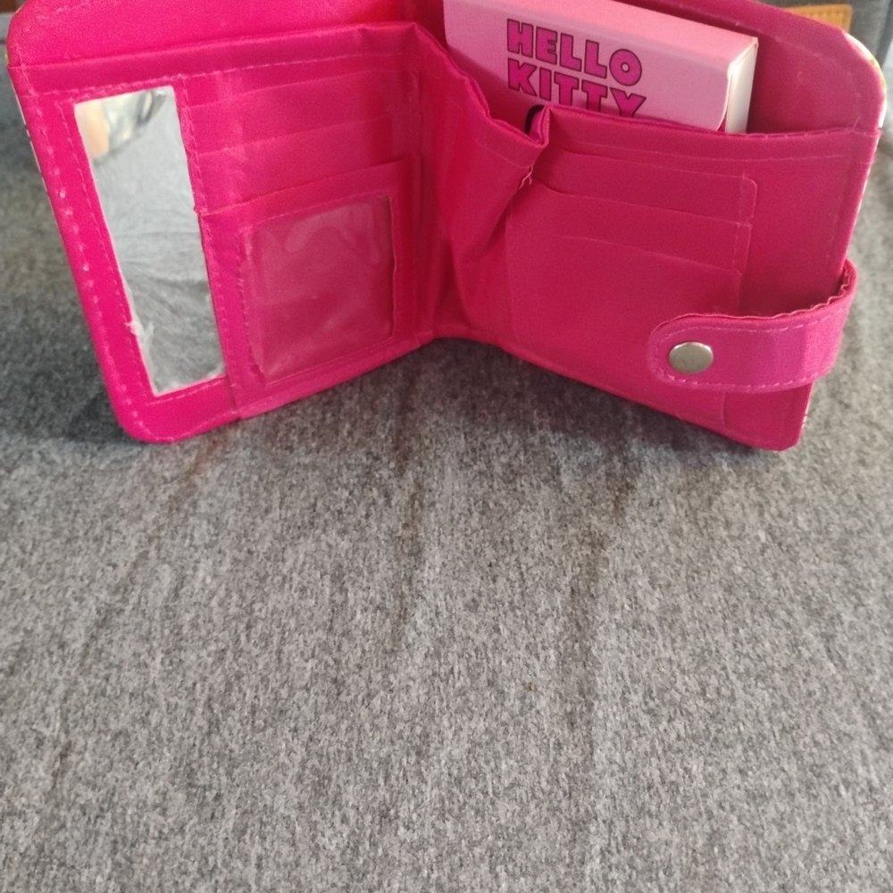 Hello Kitty Adorable Wallet - Picture 4 of 6